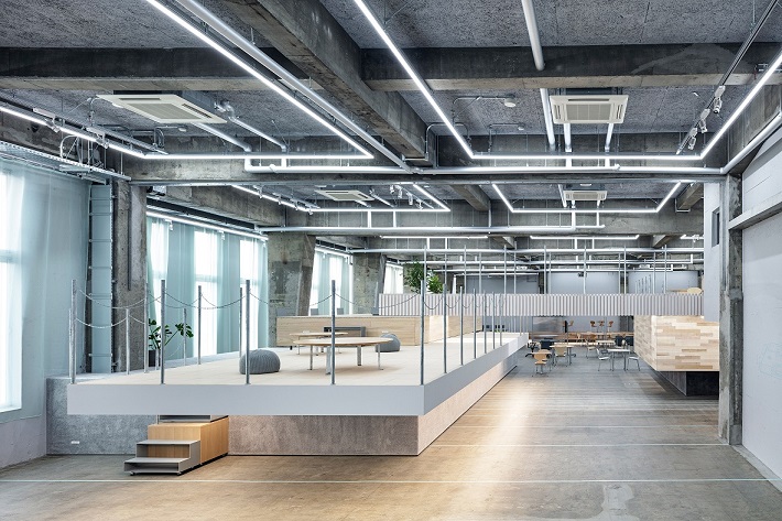 طراحی یک فضای کار چند سطحی معماران Shuhei Goto